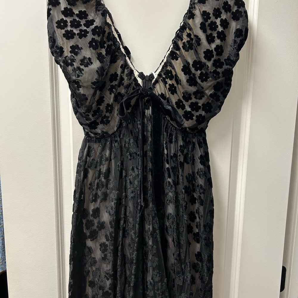 Storia Black Floral Lined Dress